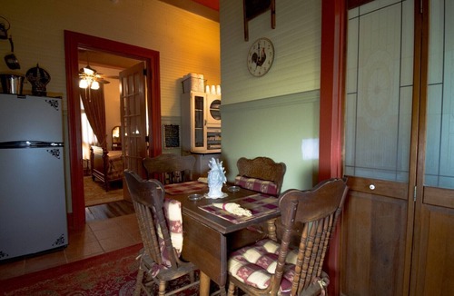 Natchez House | Downtown, Free wine, Courtyard, Porches, 1885, Keyless, Private