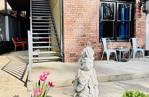 Eureka Springs Historic District Apartment | Downtown+FreePark+Wifi Main St. Ste 202