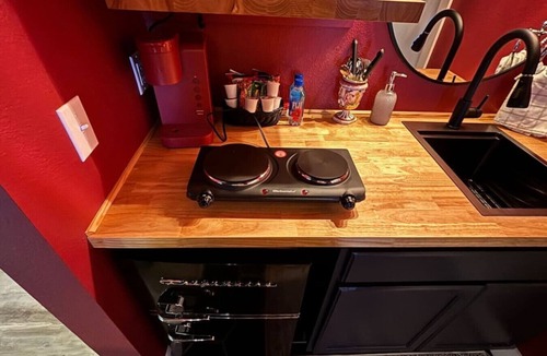 Eureka Springs Historic District Apartment | Downtown+FreeParking+Wifi Main St. Ste 101