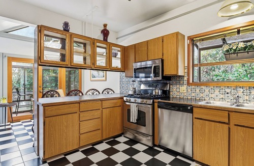 Fremont House | Downtown Fremont Charmer with Parking