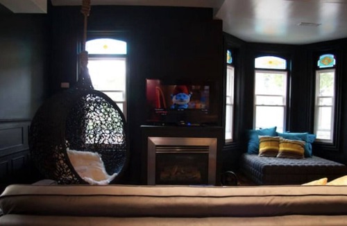 Garden District House | Downtown fun design, comfy unit