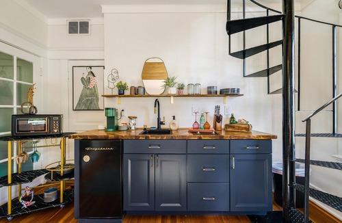 Staunton Apartment | Downtown Funk: Walkable, Modern Loft
