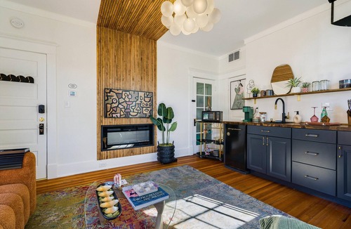 Staunton Apartment | Downtown Funk: Walkable, Modern Loft
