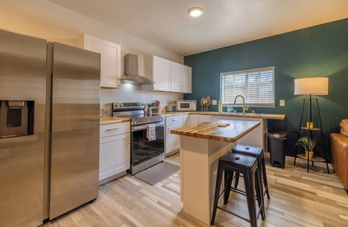 Casper Apartment | Downtown Garden Escape
