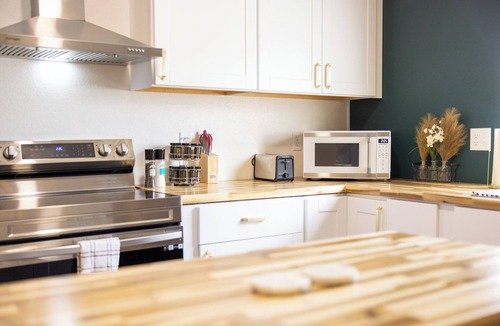 Casper Apartment | Downtown Garden Escape