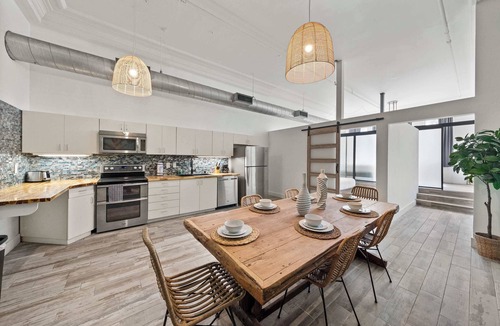 Gaslamp Quarter Apartment | Downtown Gaslamp Getaway Stylish 4BR APT