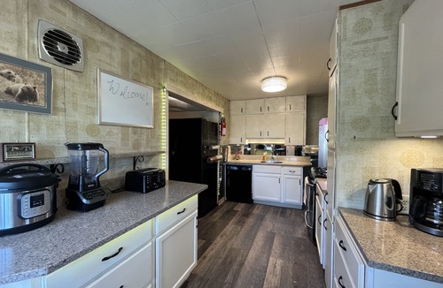 Fairview House | Downtown Gated Hideaway
