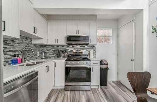 Hillhurst House | Downtown Gem Sleeps 8!