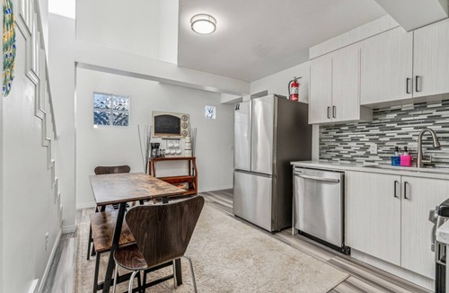 Hillhurst House | Downtown Gem Sleeps 8!