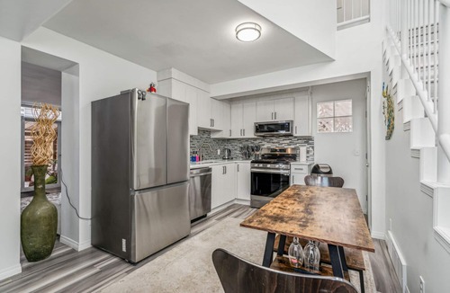 Hillhurst House | Downtown Gem Sleeps 8!