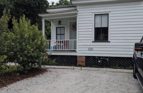 Historic District Apartment | Downtown Gem
