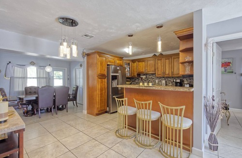 Palm Beach Gardens House | Downtown Gem: Pool + Game Room