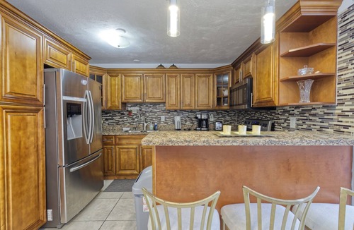 Palm Beach Gardens House | Downtown Gem: Pool + Game Room