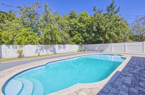 Palm Beach Gardens House | Downtown Gem: Pool + Game Room