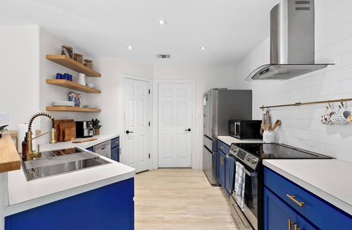 Georgetown House | Downtown Georgetown Retreat for the family or entertaining. Pet-Friendly!