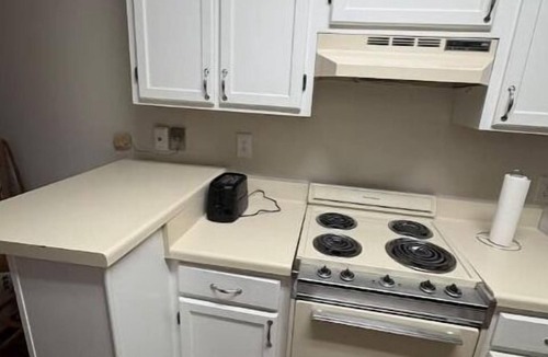 Five Points Apartment | Downtown Getaway/Free Parking