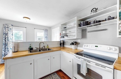 Castine House | Downtown Getaway w/Full Kitchen & Furnished Porch - Walk to the Beach/Harbor