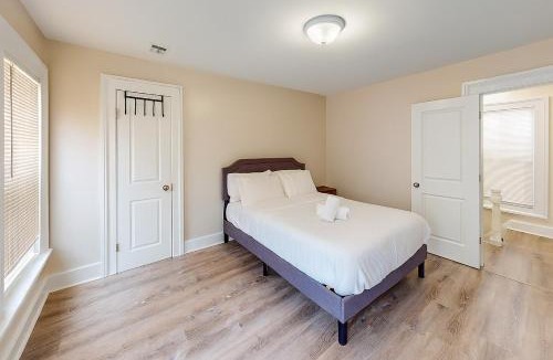 New Haven Apartment | Downtown Haven Walk to Yale Renovated Parking