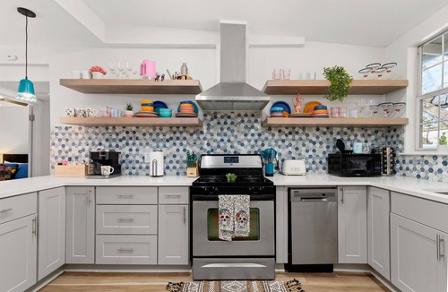 Tobin Hill House | Downtown+Heated Cowboy Pool Sleeps 10, Near Pearl