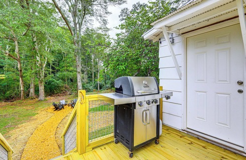 Heflin Cottage | Downtown Heflin Cottage w/Deck & Fire Pit!