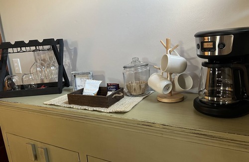Hermann Cottage | Downtown Hermann- Hanna’s Cottage