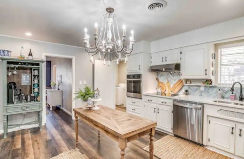 Hico House | Downtown Hico home, just steps away from shopping!