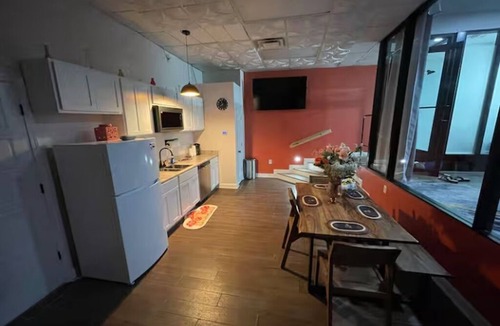 Uptown Apartment | Downtown Hideaway for 6!
