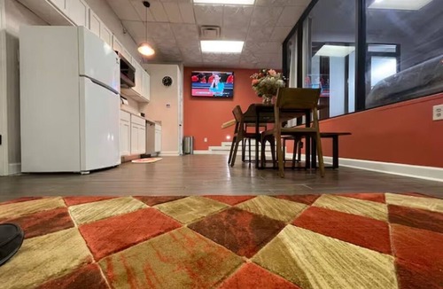 Uptown Apartment | Downtown Hideaway for 6!