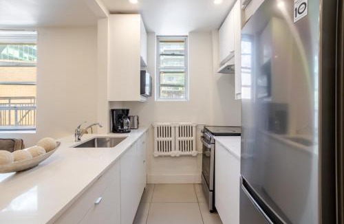 Quartier des Spectacles Apartment | Downtown Hideaway Peaceful and Trendy