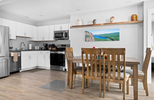 Traverse City House | 🌆 Downtown Hideaway – Remodeled Comfort Near East Bay Game Room ➠ 3191
