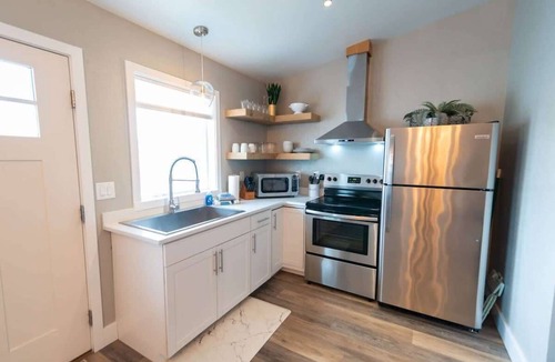 Palmer Bed & Breakfast | Downtown Hideaway Walk to Coffee, Bars & Dining