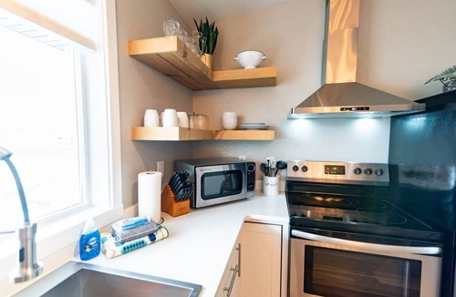 Palmer Bed & Breakfast | Downtown Hideaway Walk to Coffee, Bars & Dining
