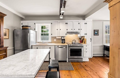 Newburyport Condo | Downtown | Historic and Elegant Condo | Parking