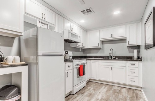 Guthrie Apartment | Downtown Historic Apt. Sleeps 4. Wi-fi. Pets OK!
