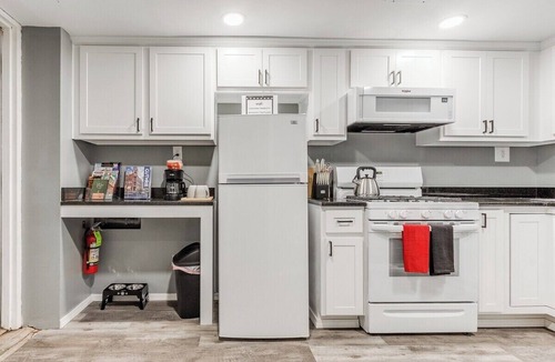 Guthrie Apartment | Downtown Historic Apt. Sleeps 4. Wi-fi. Pets OK!