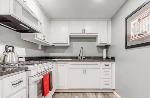Guthrie Apartment | Downtown Historic Apt. Sleeps 4. Wi-fi. Pets OK!