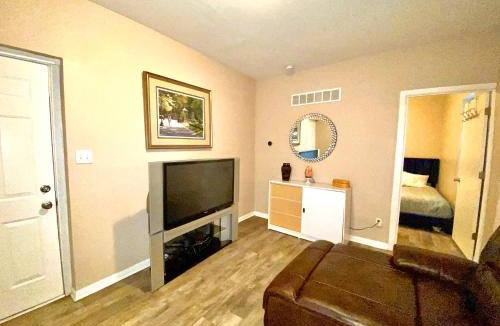 Hobart Apartment | Downtown Hobart Cozy 1 Bedroom