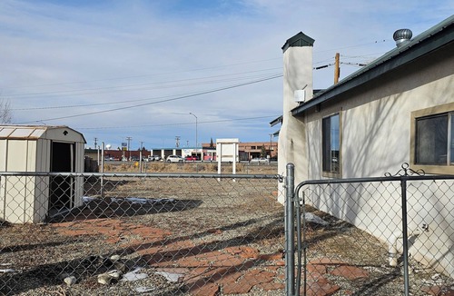 Alamosa House | Downtown home family and pets.