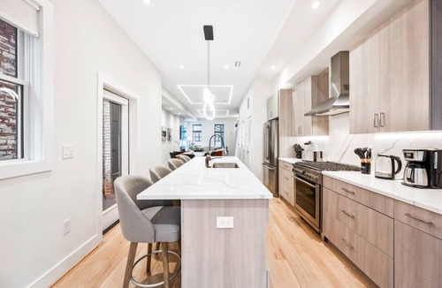 Cardozo House | Downtown home w/free on-street parking & rooftop
