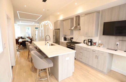 Cardozo House | Downtown home w/free on-street parking & rooftop
