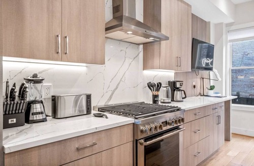 Cardozo House | Downtown home w/free on-street parking & rooftop