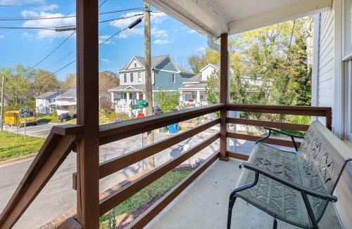 Durham House | Downtown home! Walk to Bulls Stadium, DPAC & food