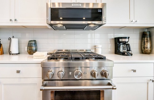 Tobin Hill House | Downtown home with WiFi, central AC, furnished rooftop deck, and full kitchen