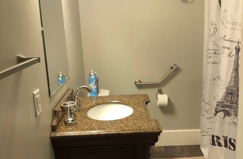 Houma House | Downtown Houma, LA - Near Main St and Courthouse
