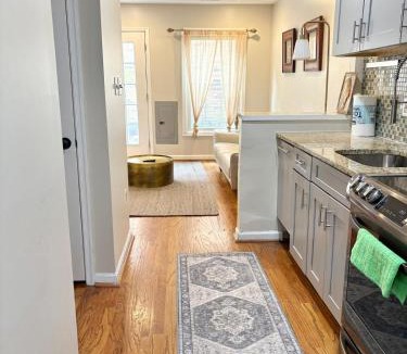 Navy Yard House | Downtown House Free On-site Parking A