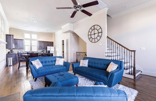 East Downtown Houston House | Downtown Houston Haven: Stylish & Spacious!