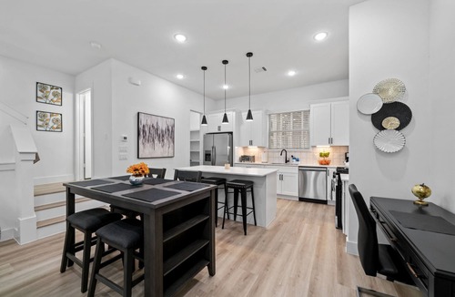 South Central Houston House | Downtown Houston New House!