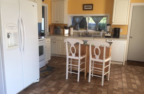 Hood River House | Downtown HR Charming 3 BR Home w/180 River Views