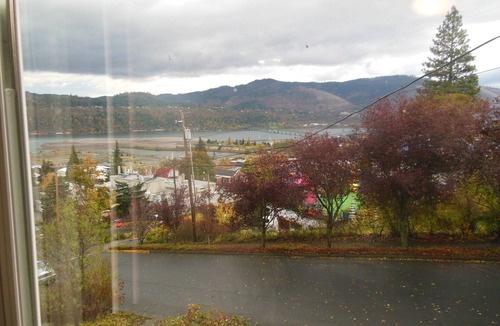 Hood River House | Downtown HR Charming 3 BR Home w/180 River Views