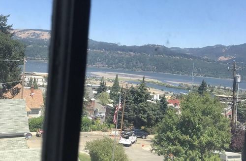 Hood River House | Downtown HR Charming 3 BR Home w/180 River Views